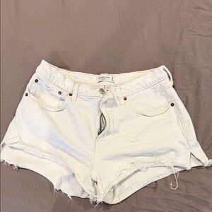 Abercrombie & Fitch The Mom Short Mid Rise White Distressed Denim sz 30 curve